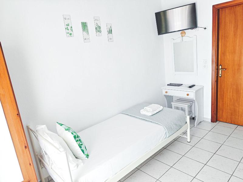 Ellinas Hotel image