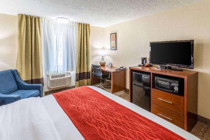 Comfort Inn Waukesha image