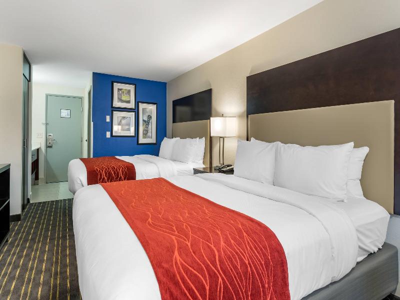 Comfort Inn & Suites Tigard near Washington Square image