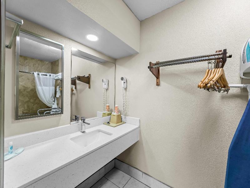 Econo Lodge Greenville image
