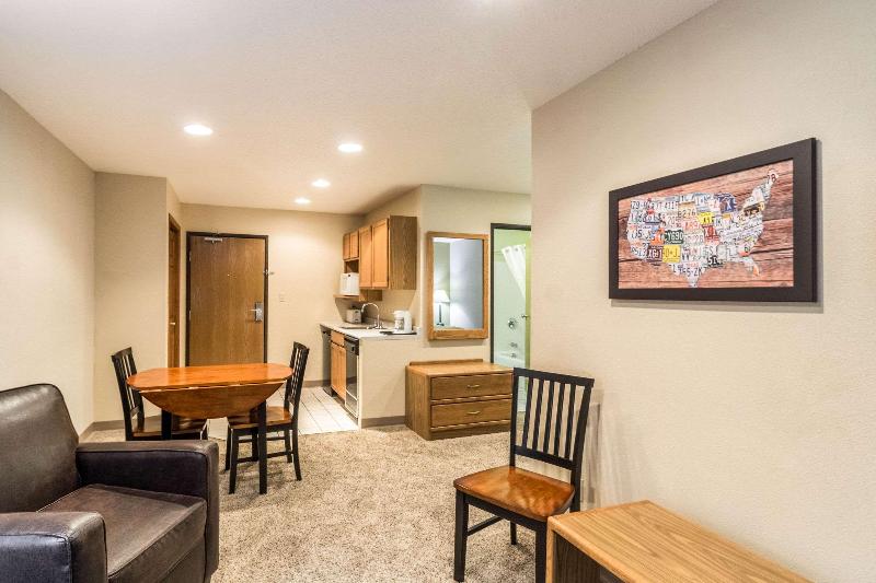 Econo Lodge image