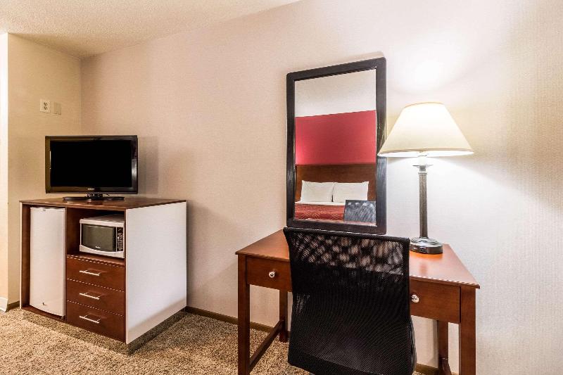 Econo Lodge image