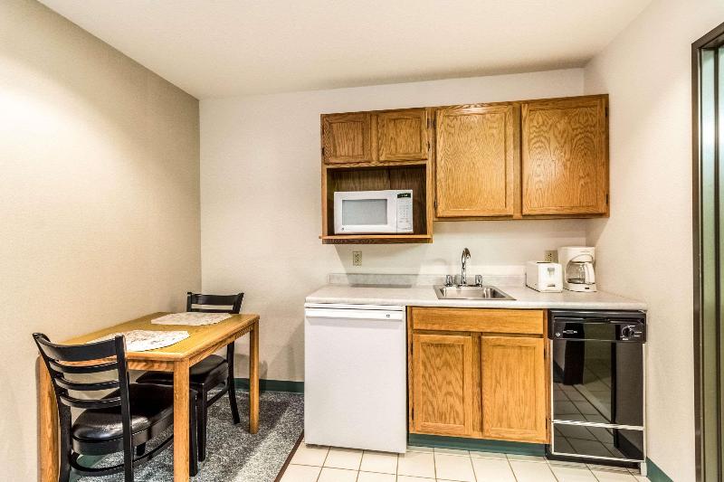 Econo Lodge image