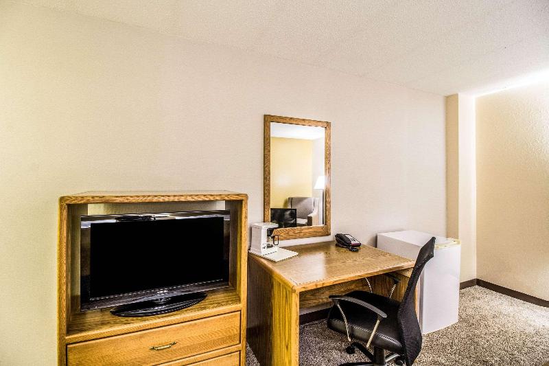 Econo Lodge image