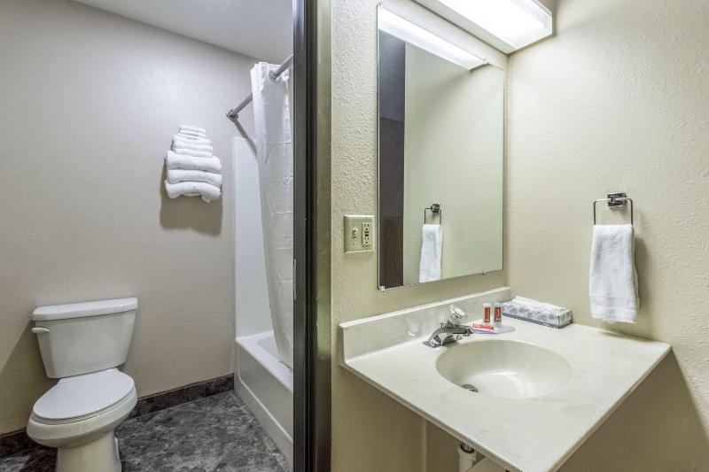 Econo Lodge image