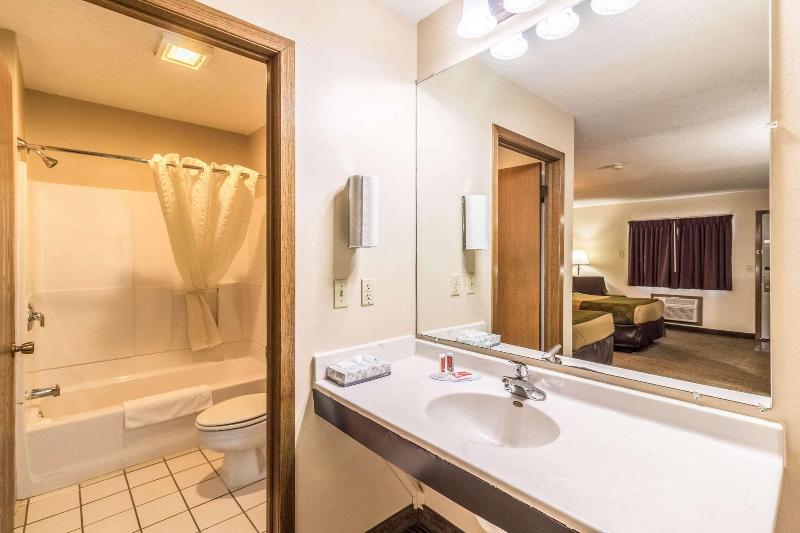 Econo Lodge image