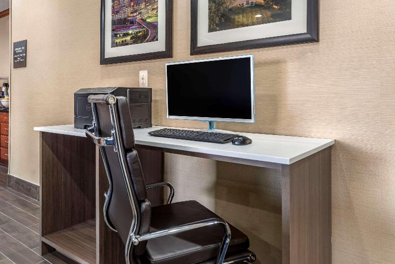 Comfort Inn & Suites Middletown - Franklin image