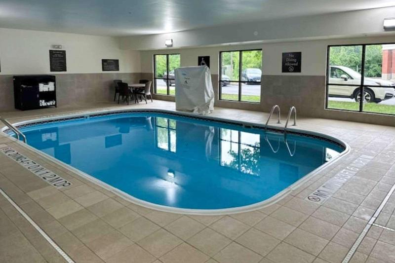 Comfort Inn & Suites Middletown - Franklin image