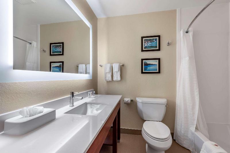 Comfort Inn & Suites Middletown - Franklin image