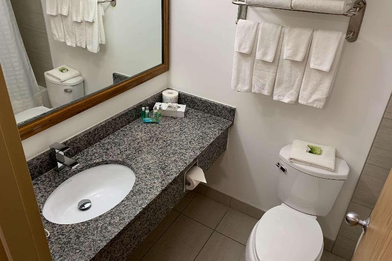 Comfort Inn & Suites Middletown - Franklin image