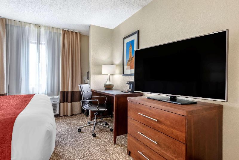 Comfort Inn & Suites Middletown - Franklin image