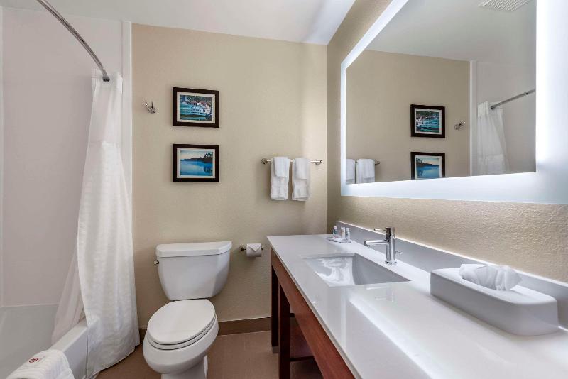 Comfort Inn & Suites Middletown - Franklin image