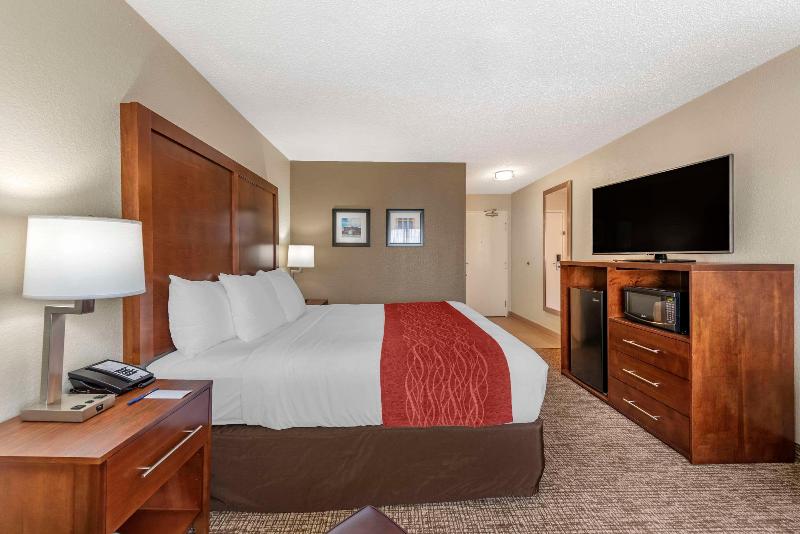 Comfort Inn & Suites Middletown - Franklin image