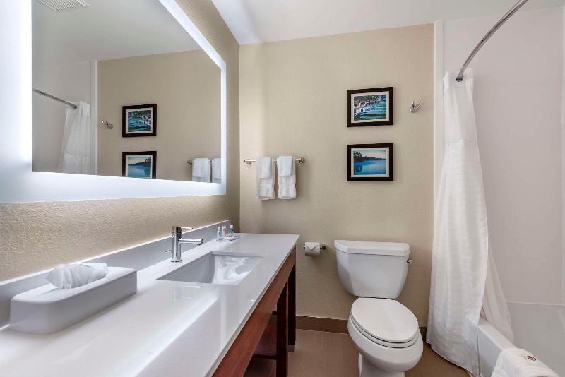 Comfort Inn & Suites Middletown - Franklin image