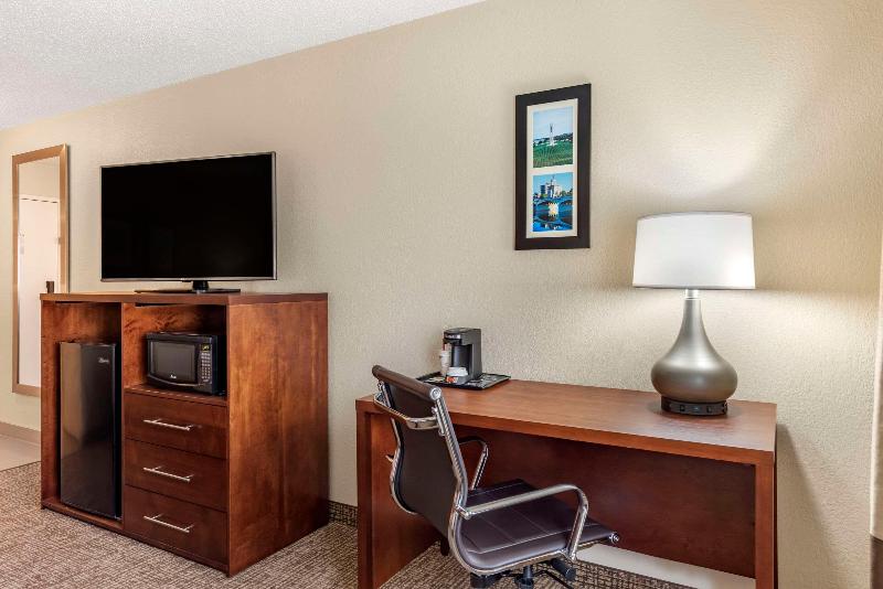 Comfort Inn & Suites Middletown - Franklin image