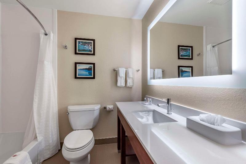 Comfort Inn & Suites Middletown - Franklin image