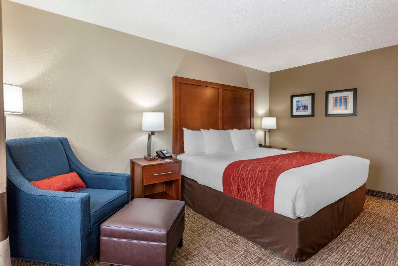 Comfort Inn & Suites Middletown - Franklin image
