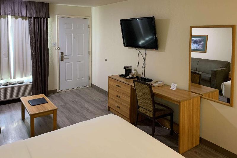 Comfort Inn & Suites Middletown - Franklin image