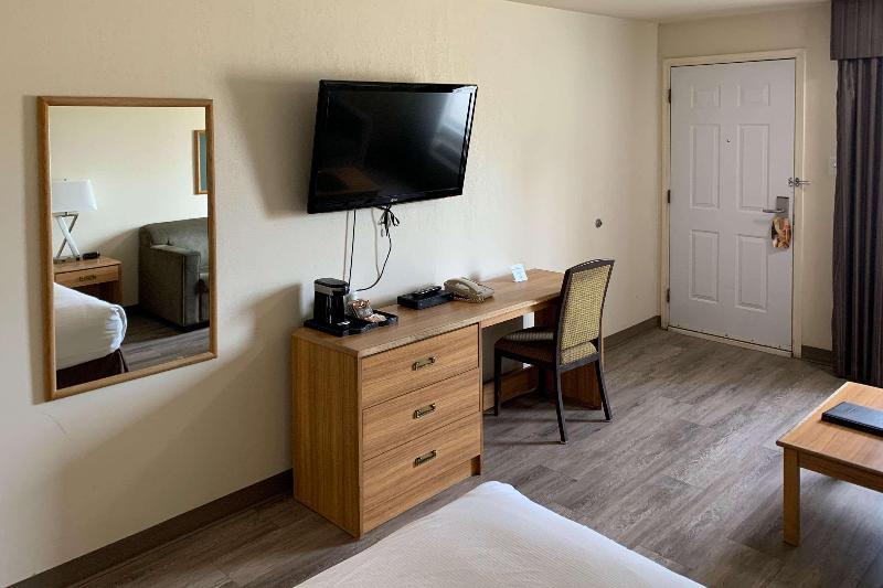 Comfort Inn & Suites Middletown - Franklin image