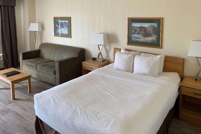 Comfort Inn & Suites Middletown - Franklin image