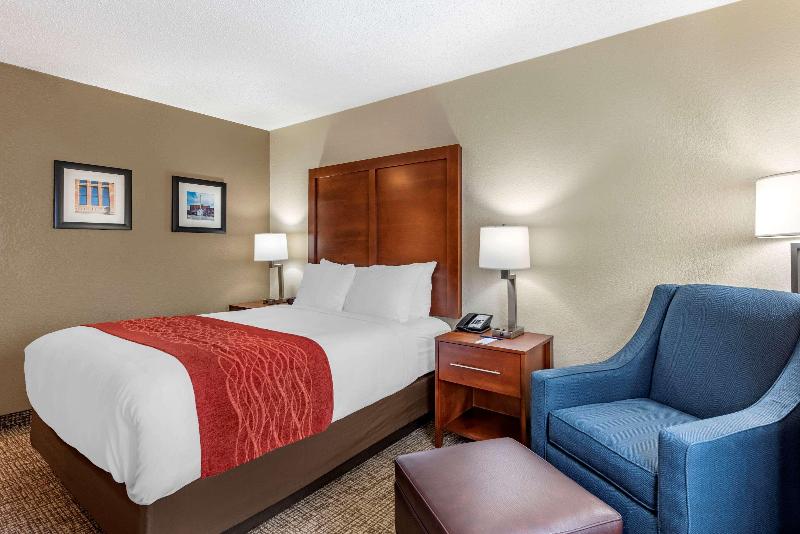 Comfort Inn & Suites Middletown - Franklin image