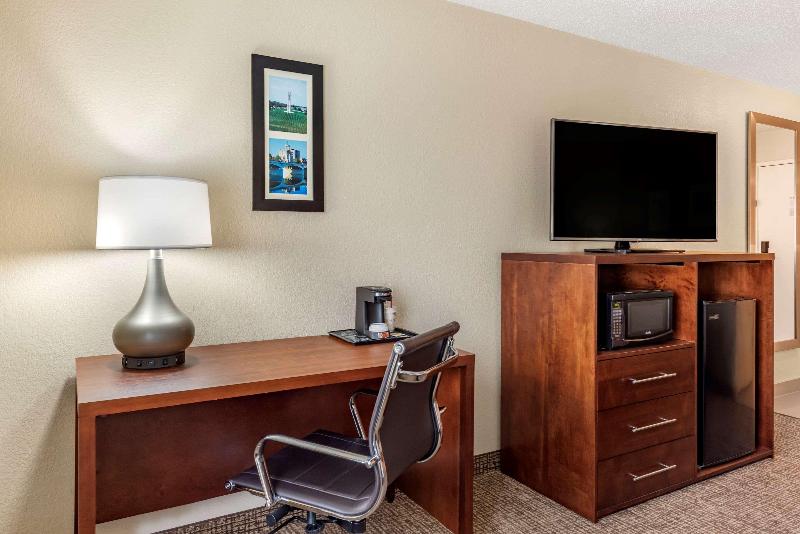 Comfort Inn & Suites Middletown - Franklin image