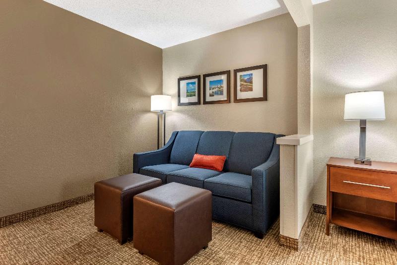 Comfort Inn & Suites Middletown - Franklin image