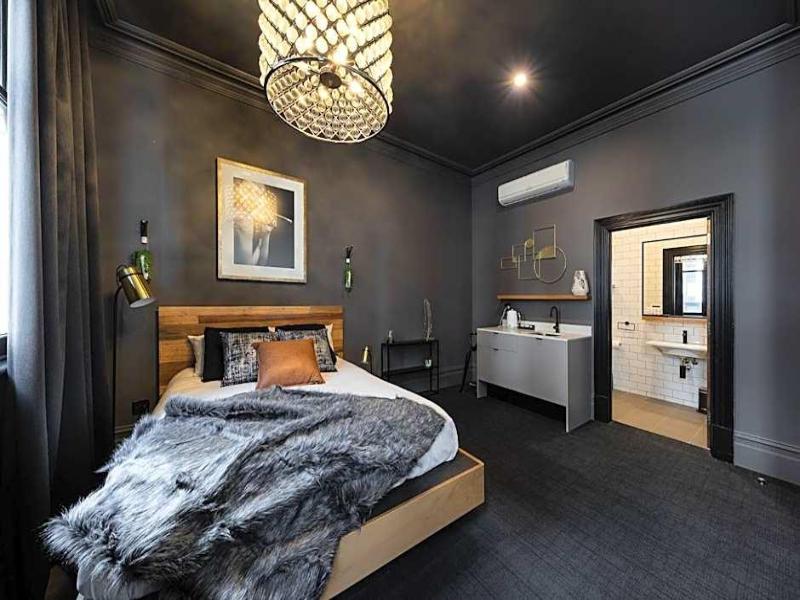 East Brunswick Hotel image