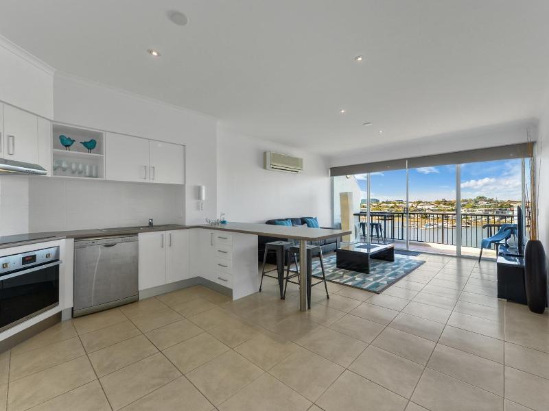 Goldsborough Place Apartments image
