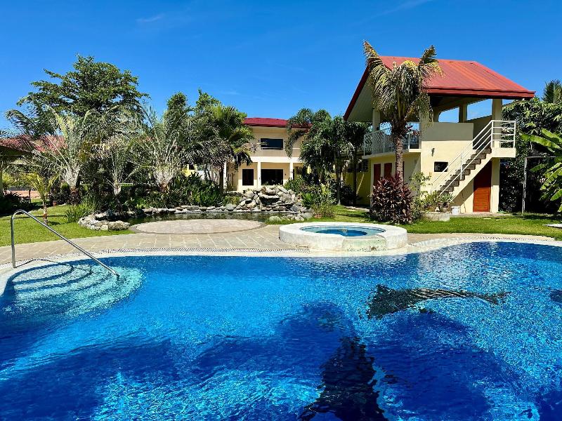 Strutz Art Garden Resort