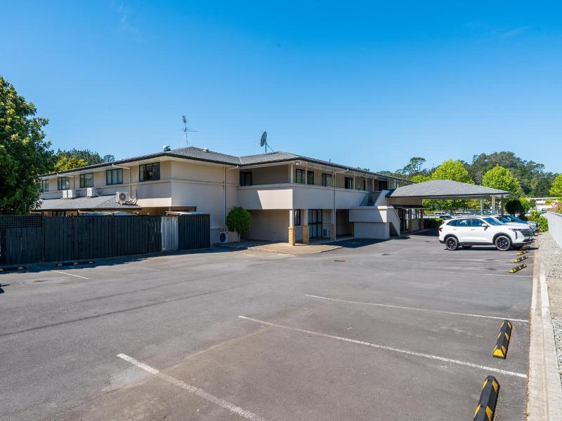 Albany Oak Motel — exterior view
