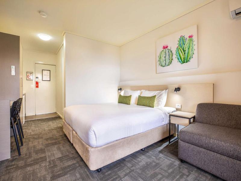 Nightcap At Shoppingtown Hotel image