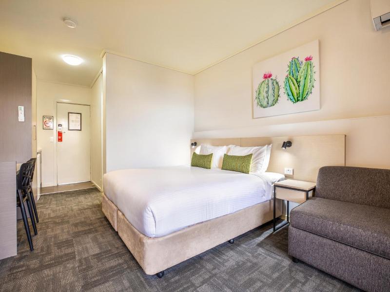 Nightcap At Shoppingtown Hotel image