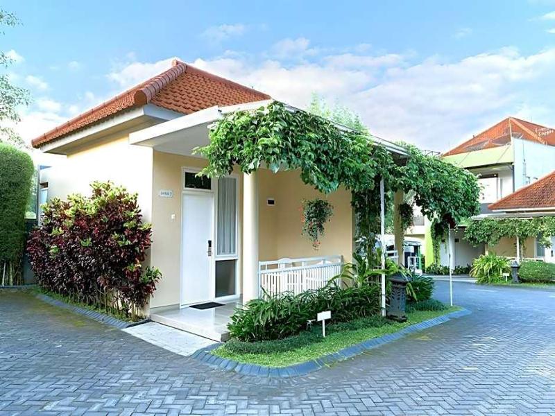 Riverstone Hotel And Cottage image