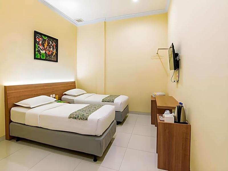 Riverstone Hotel And Cottage image