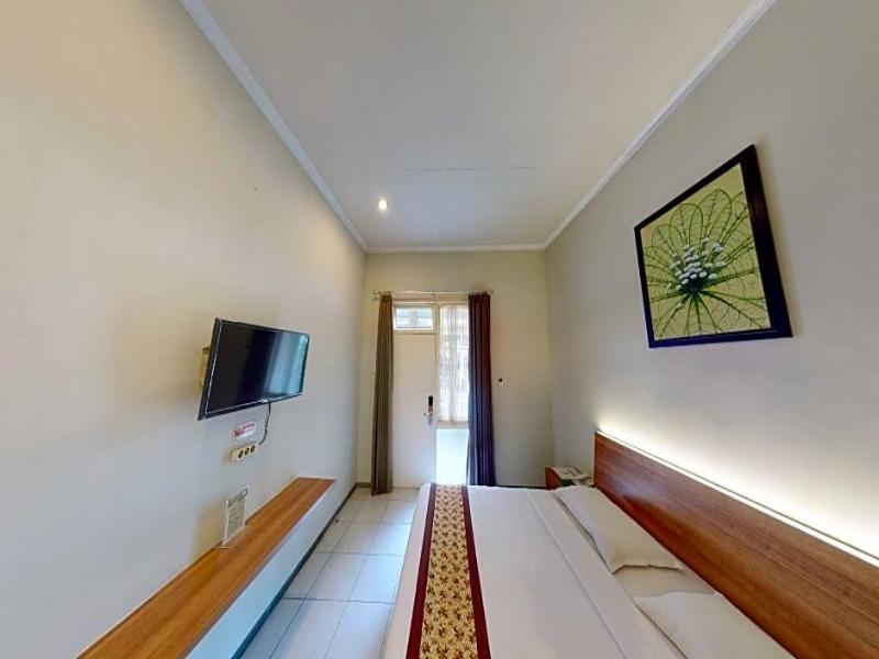 Riverstone Hotel And Cottage image
