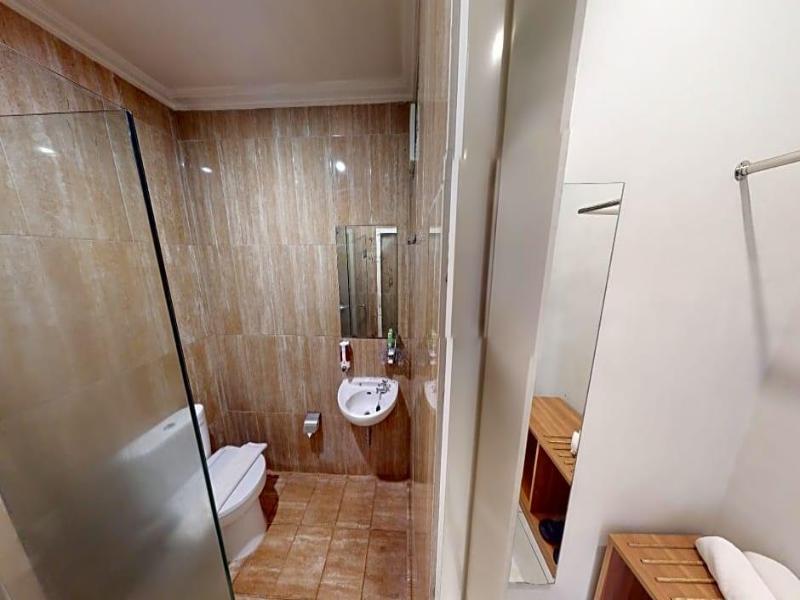 Riverstone Hotel And Cottage image