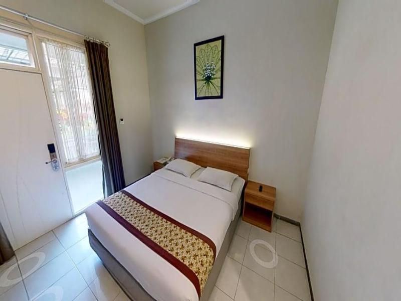 Riverstone Hotel And Cottage image