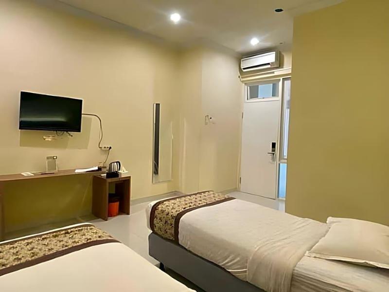Riverstone Hotel And Cottage image