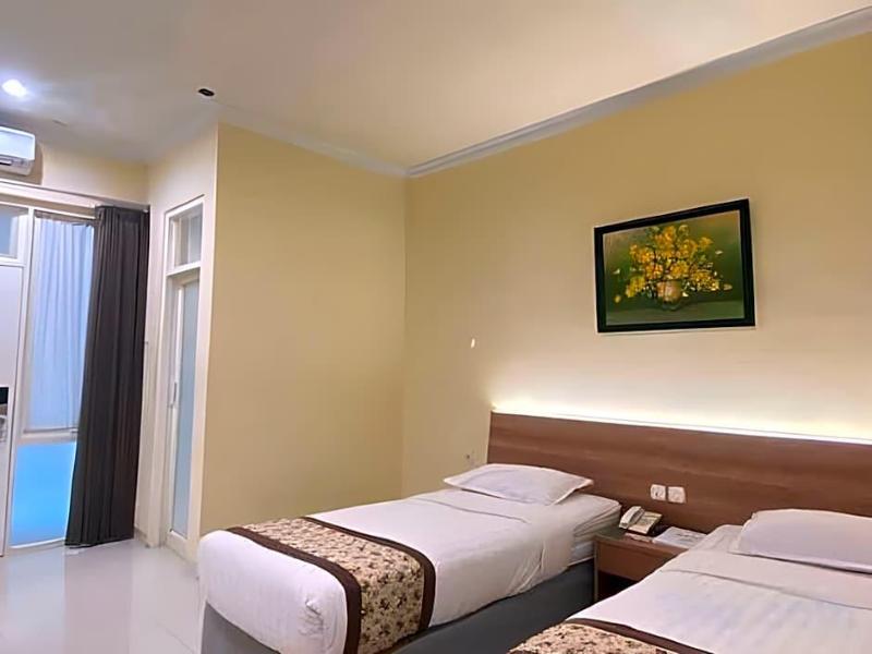 Riverstone Hotel And Cottage image