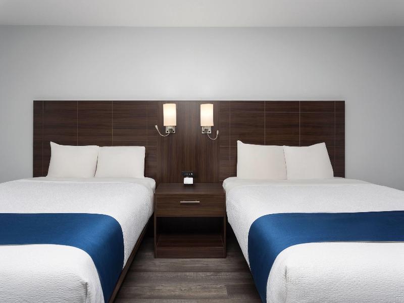 QUADRUPLE WITH KITCHENETTE