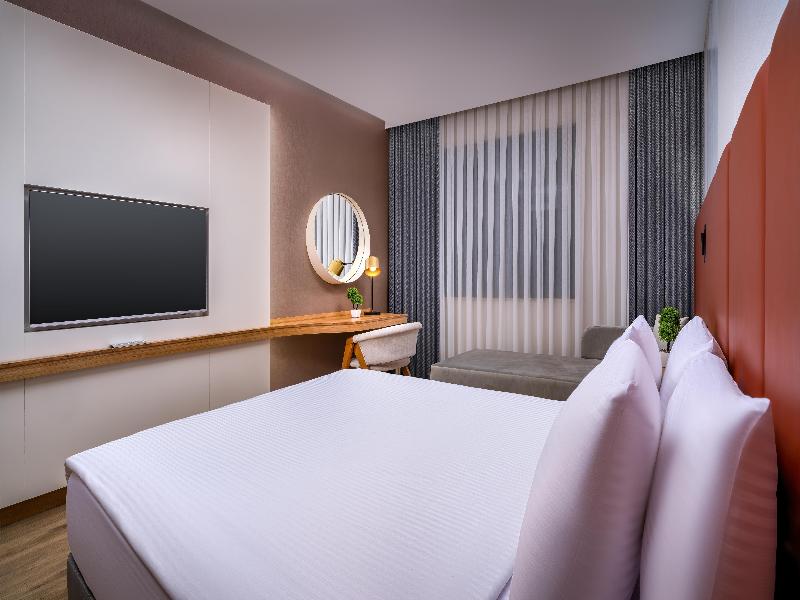 Best Western Premier Hidden Hills Hotel image