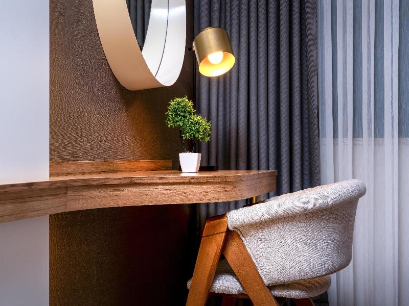 Best Western Premier Hidden Hills Hotel image