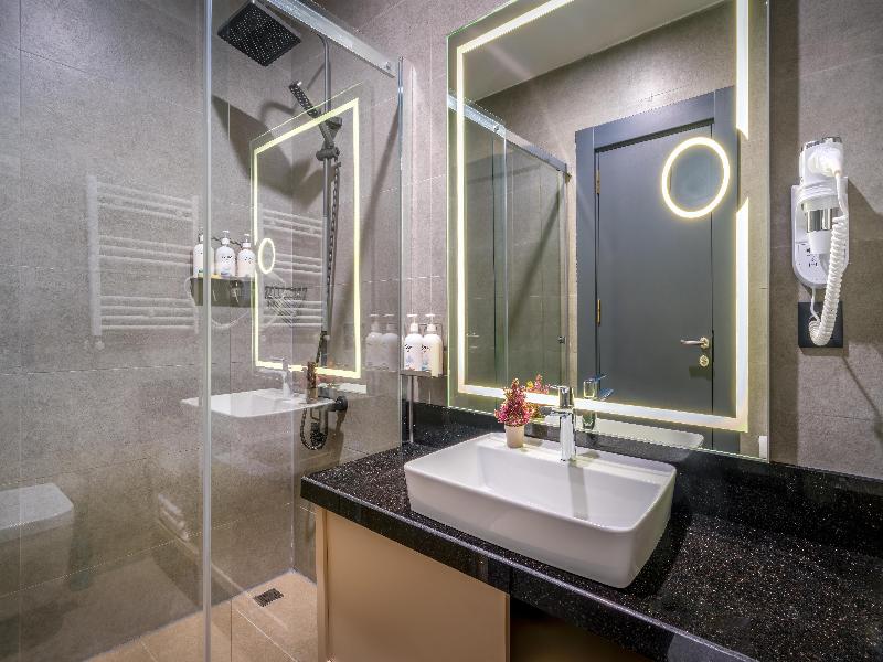 Best Western Premier Hidden Hills Hotel image