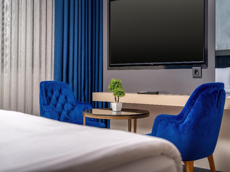 Best Western Premier Hidden Hills Hotel image