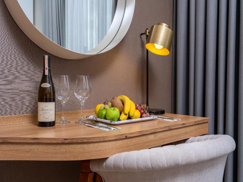 Best Western Premier Hidden Hills Hotel image