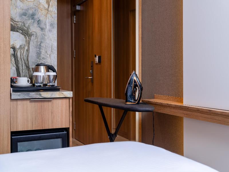Best Western Premier Hidden Hills Hotel image