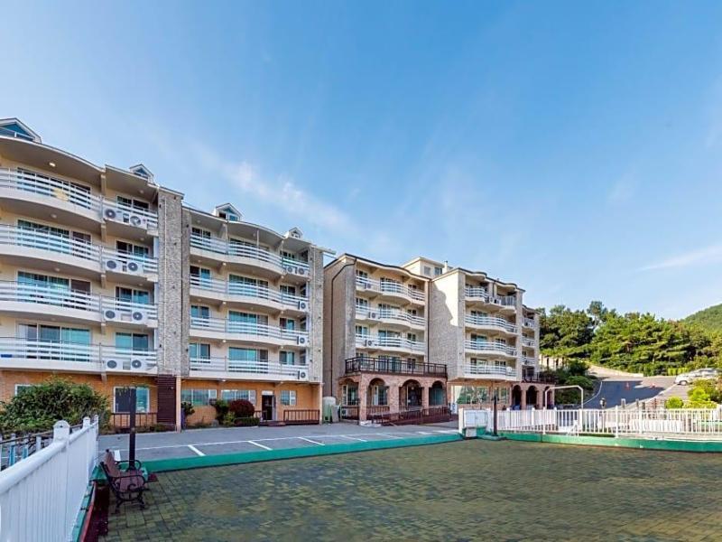 Homefourest Resort image