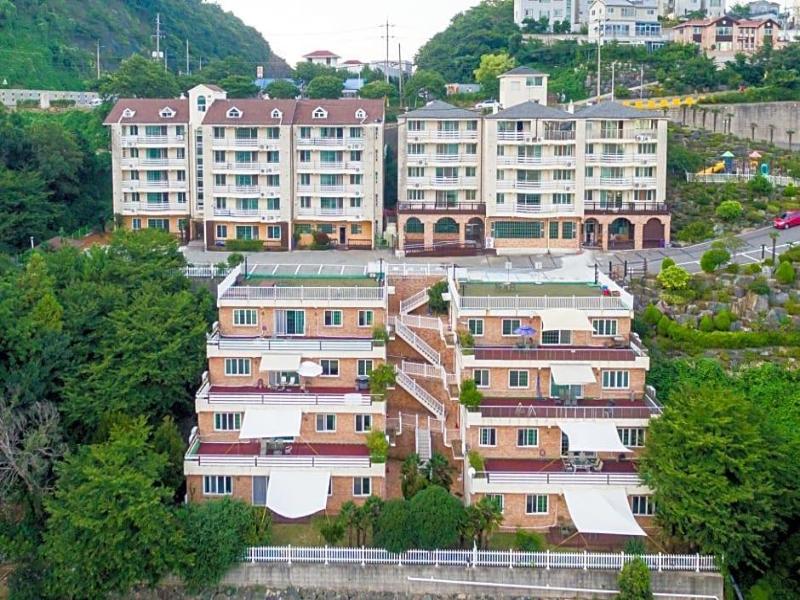 Homefourest Resort image
