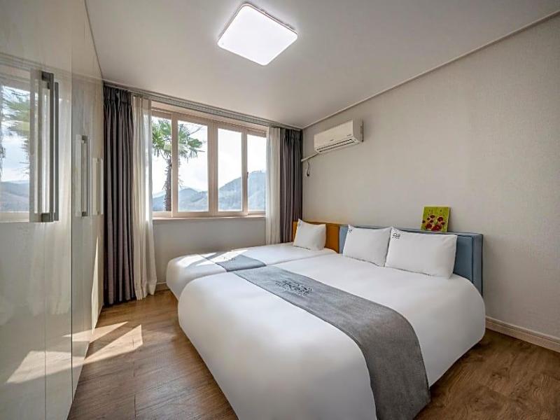 Homefourest Resort image